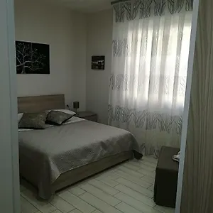 La Casa Di Donatella , Napoli Italia